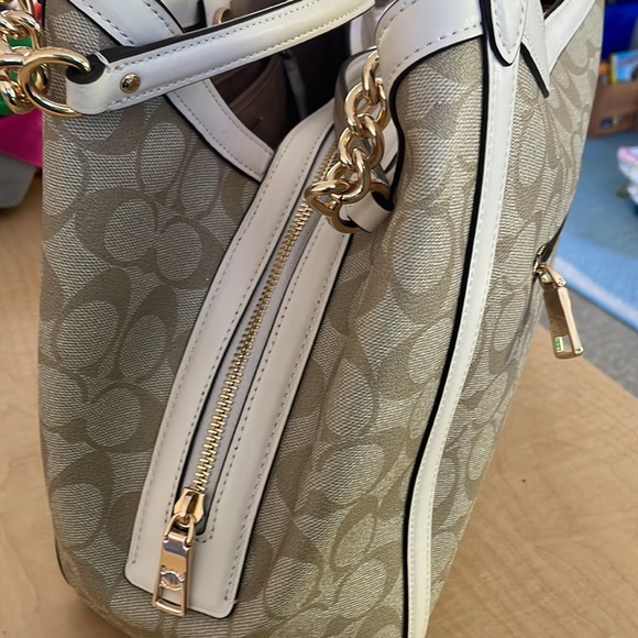 Coach - Picture 4 of 4